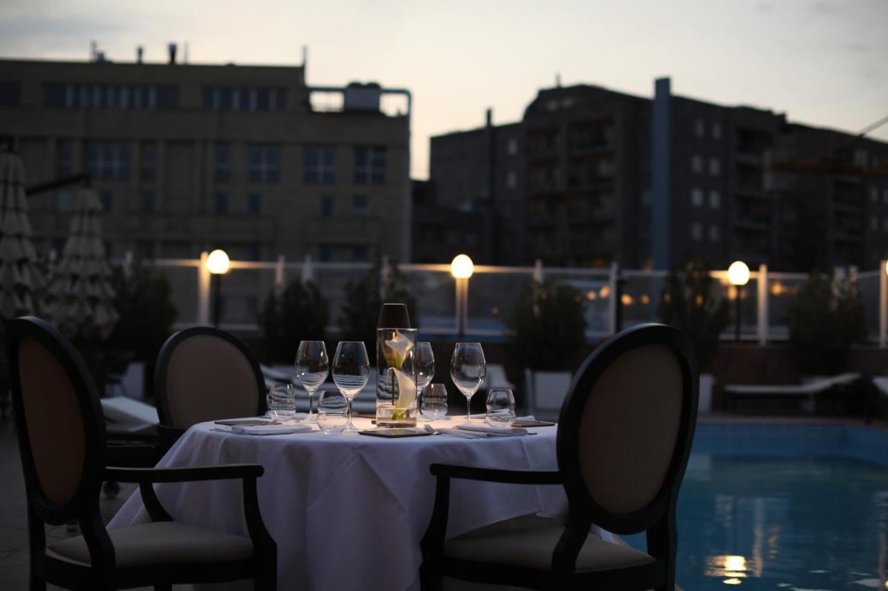 Grand Hotel Yerevan - Small Luxury Hotels Of The World Екстер'єр фото The Pool Bar