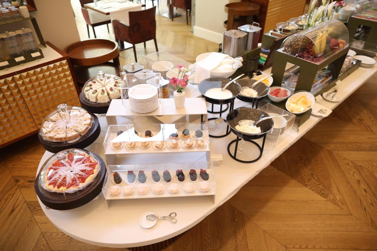 Grand Hotel Yerevan - Small Luxury Hotels Of The World Екстер'єр фото A dessert buffet