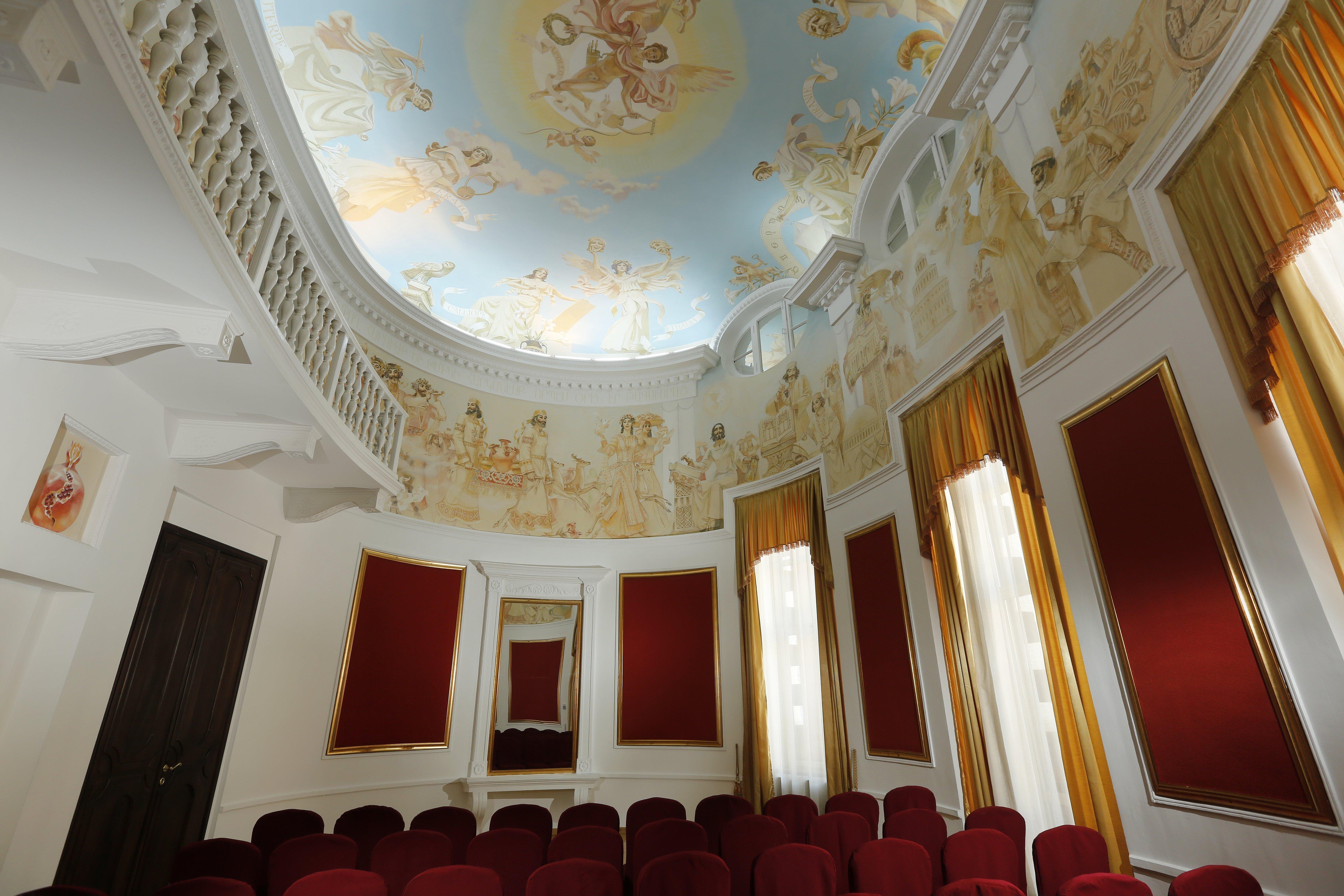 Grand Hotel Yerevan - Small Luxury Hotels Of The World Екстер'єр фото The interior of the theatre