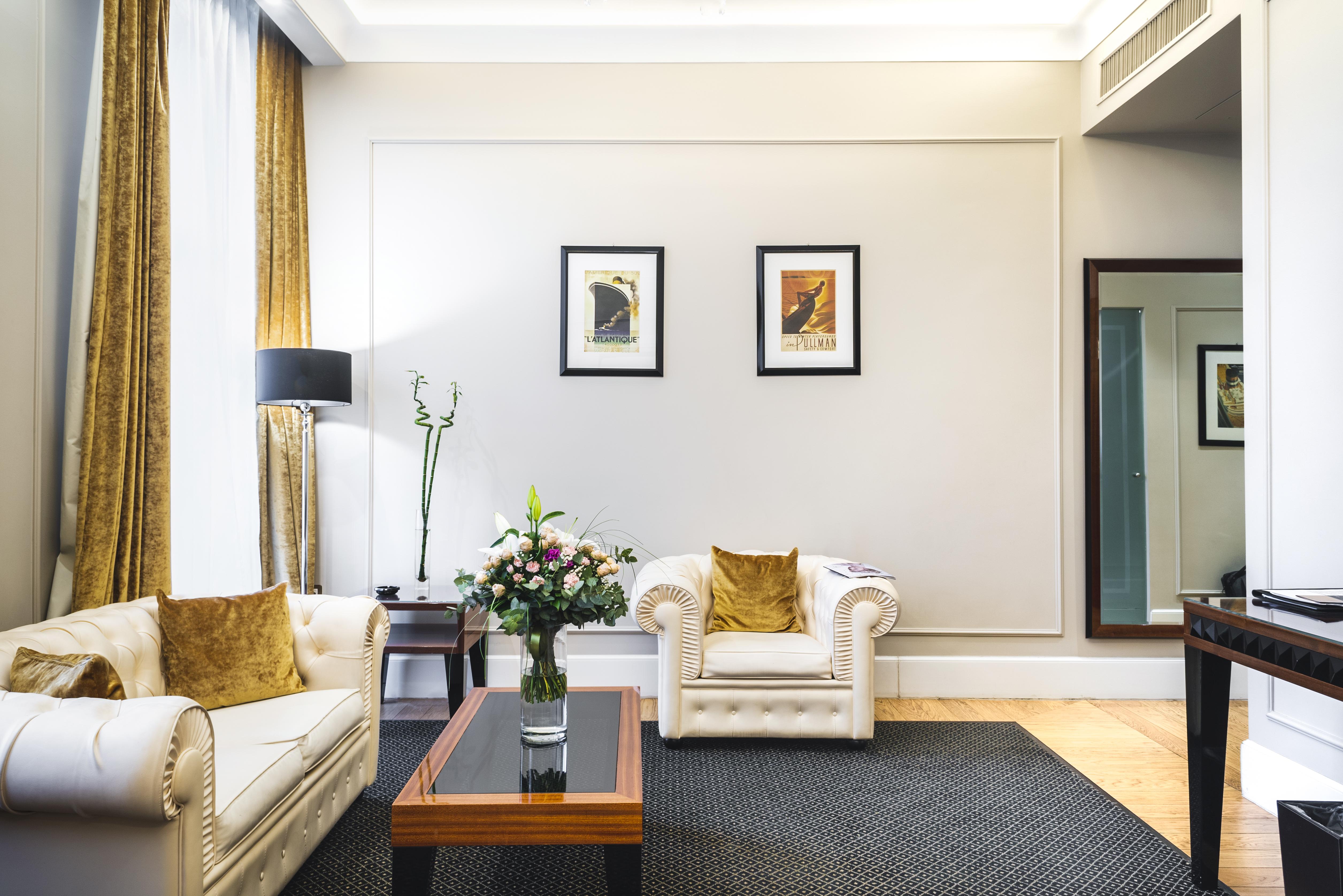 Grand Hotel Yerevan - Small Luxury Hotels Of The World Екстер'єр фото The Drawing Room at The Albany