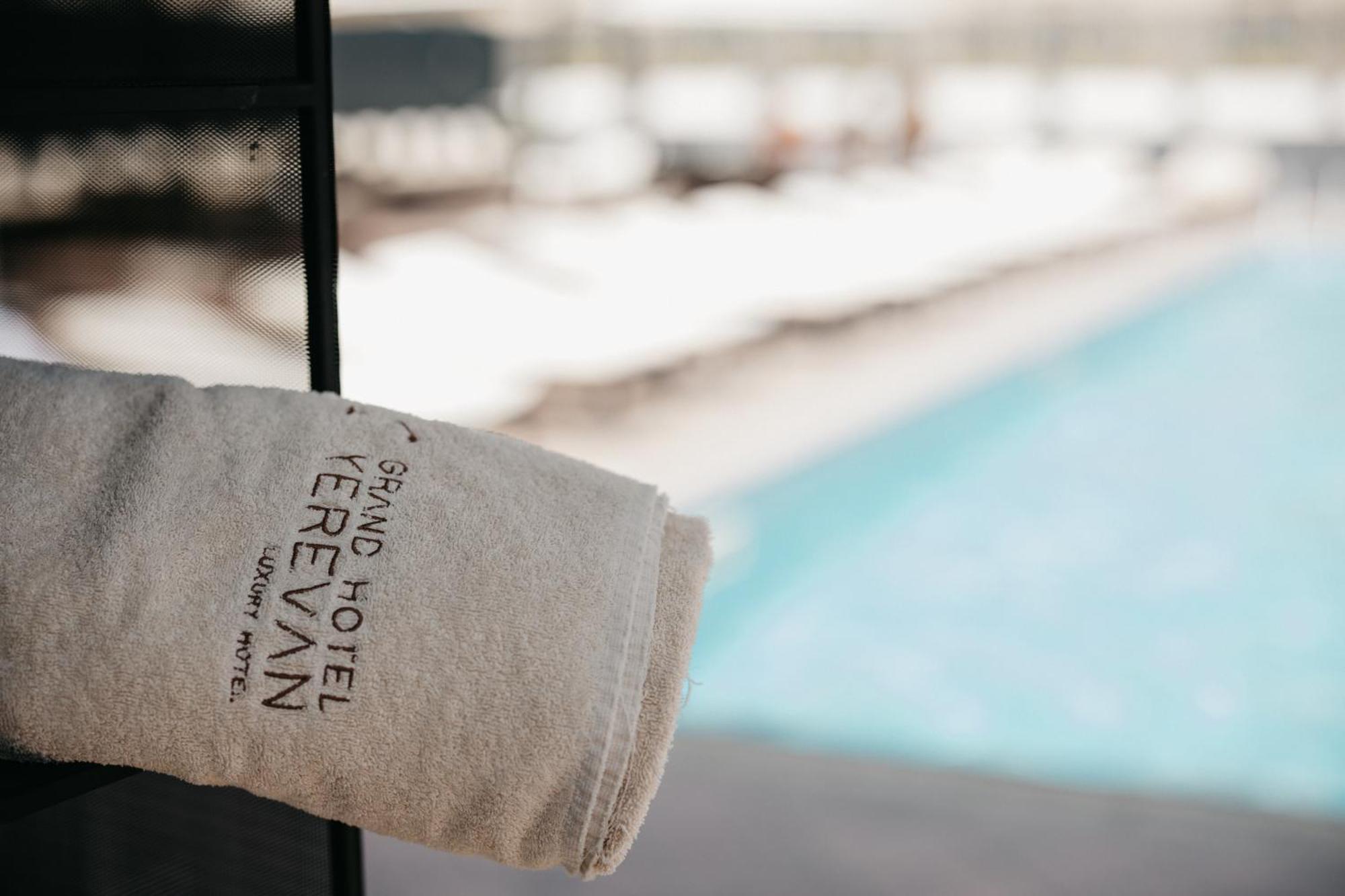 Grand Hotel Yerevan - Small Luxury Hotels Of The World Екстер'єр фото A towel