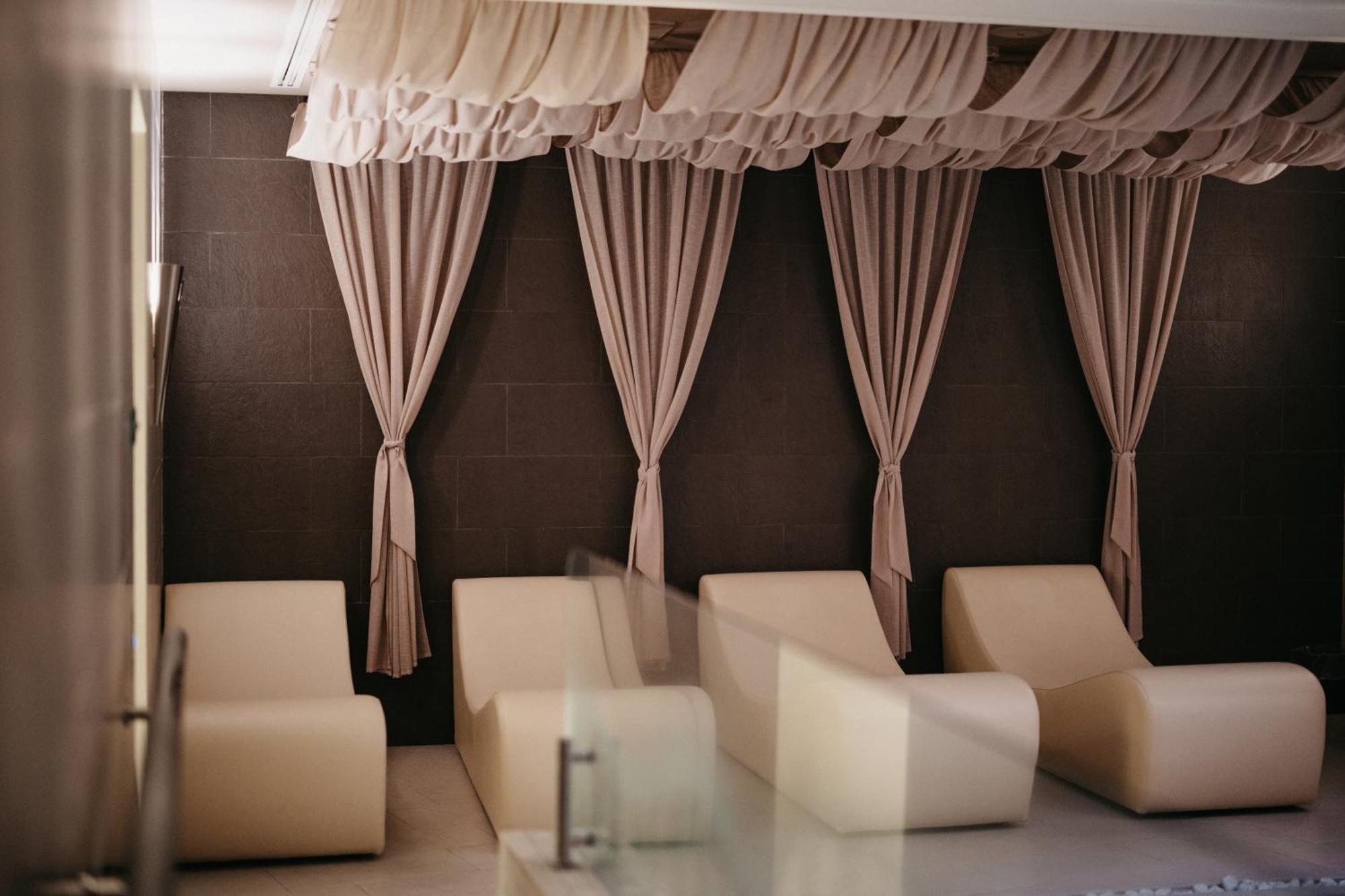 Grand Hotel Yerevan - Small Luxury Hotels Of The World Екстер'єр фото The spa at The Dorchester