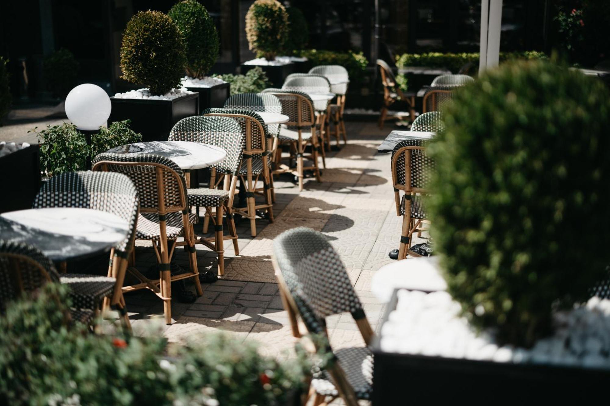 Grand Hotel Yerevan - Small Luxury Hotels Of The World Екстер'єр фото The Terrace at The Ivy Collection