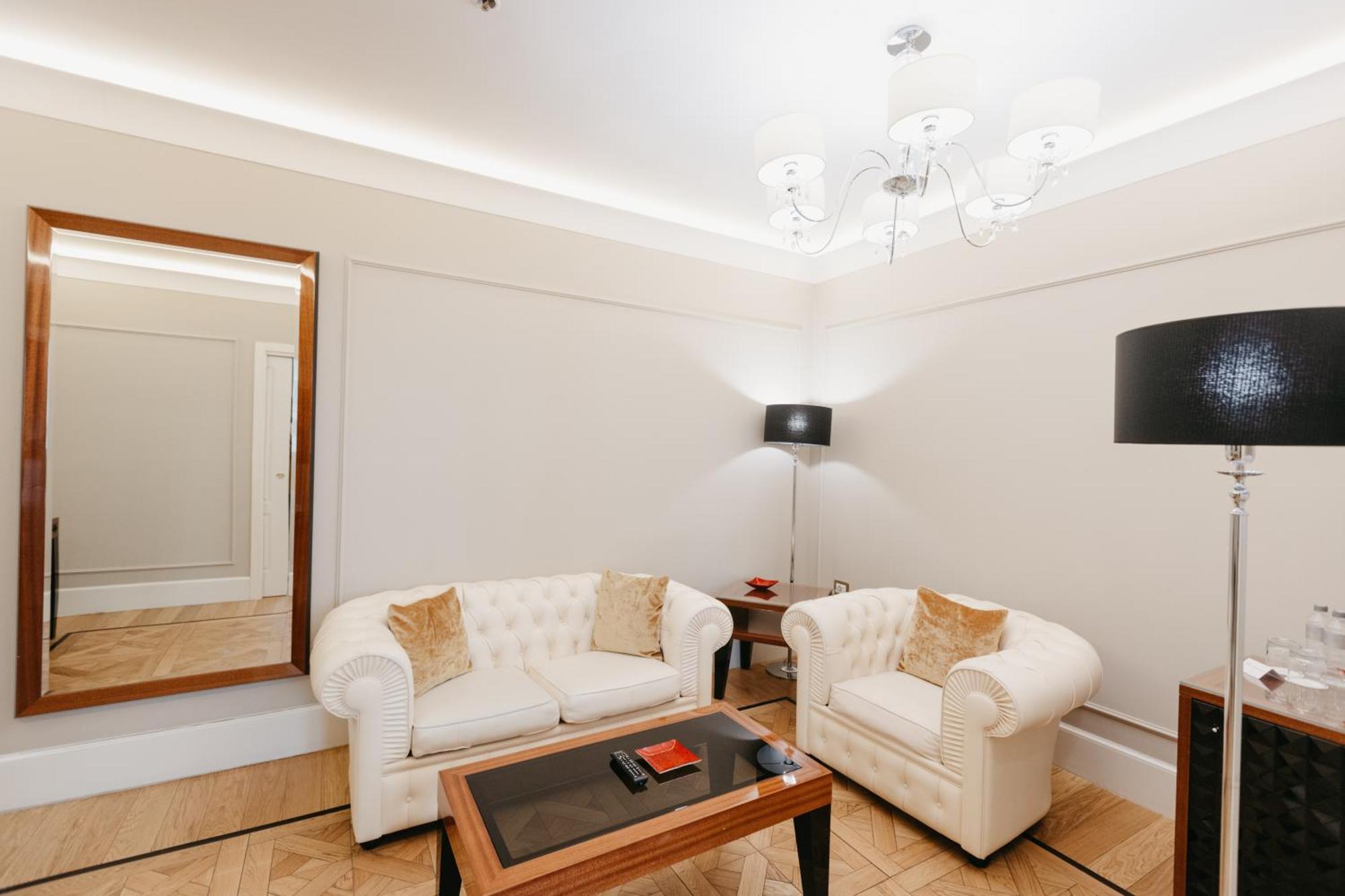 Grand Hotel Yerevan - Small Luxury Hotels Of The World Екстер'єр фото