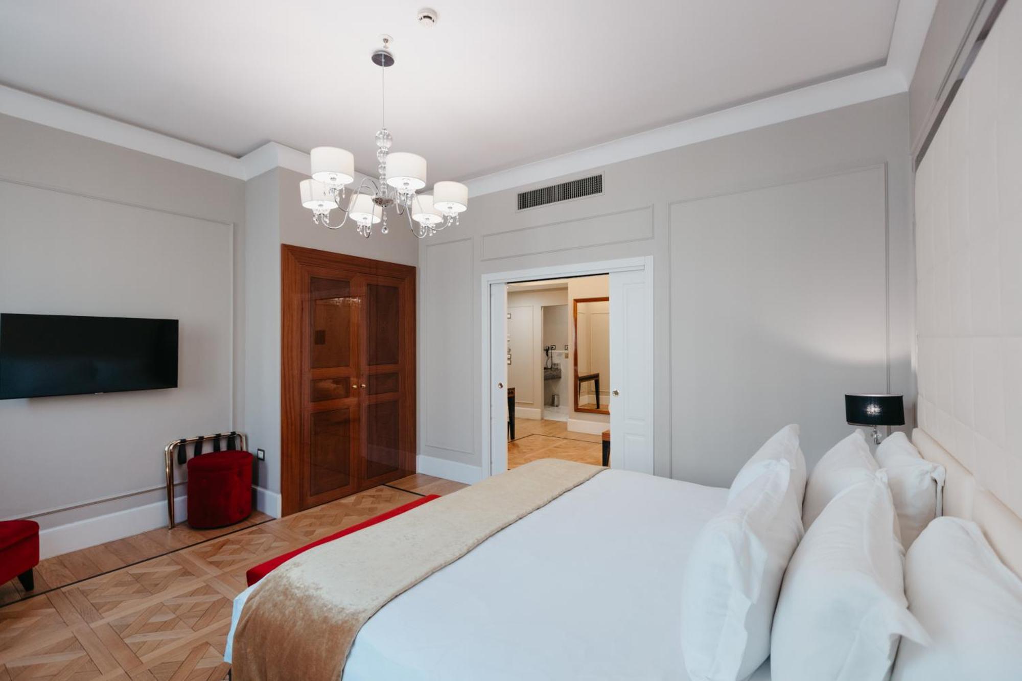 Grand Hotel Yerevan - Small Luxury Hotels Of The World Екстер'єр фото