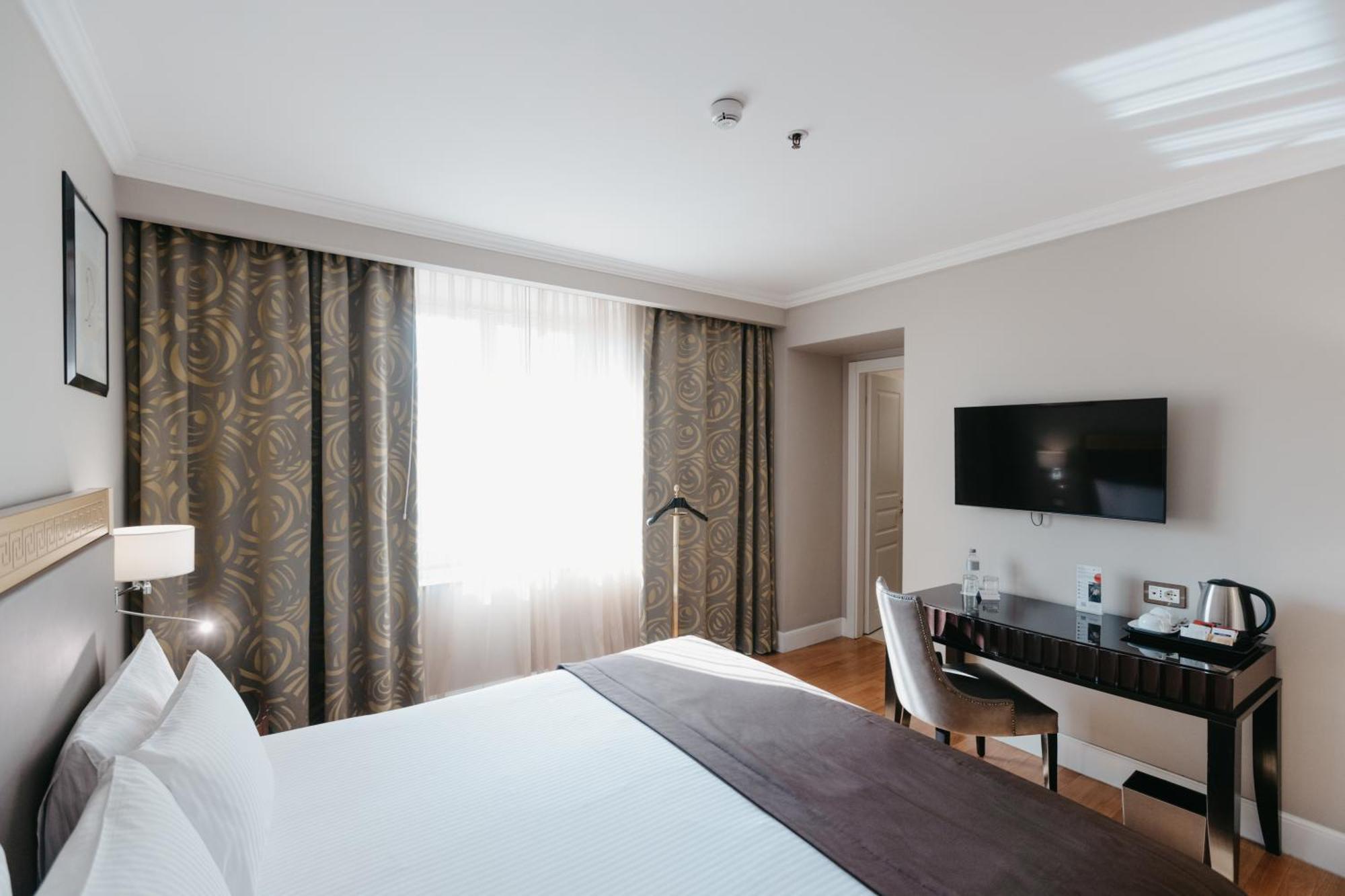 Grand Hotel Yerevan - Small Luxury Hotels Of The World Екстер'єр фото