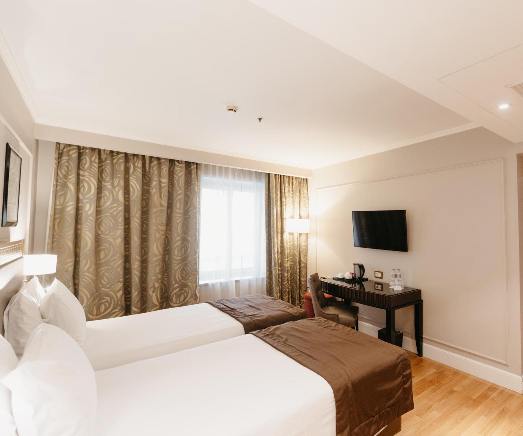 Grand Hotel Yerevan - Small Luxury Hotels Of The World Екстер'єр фото