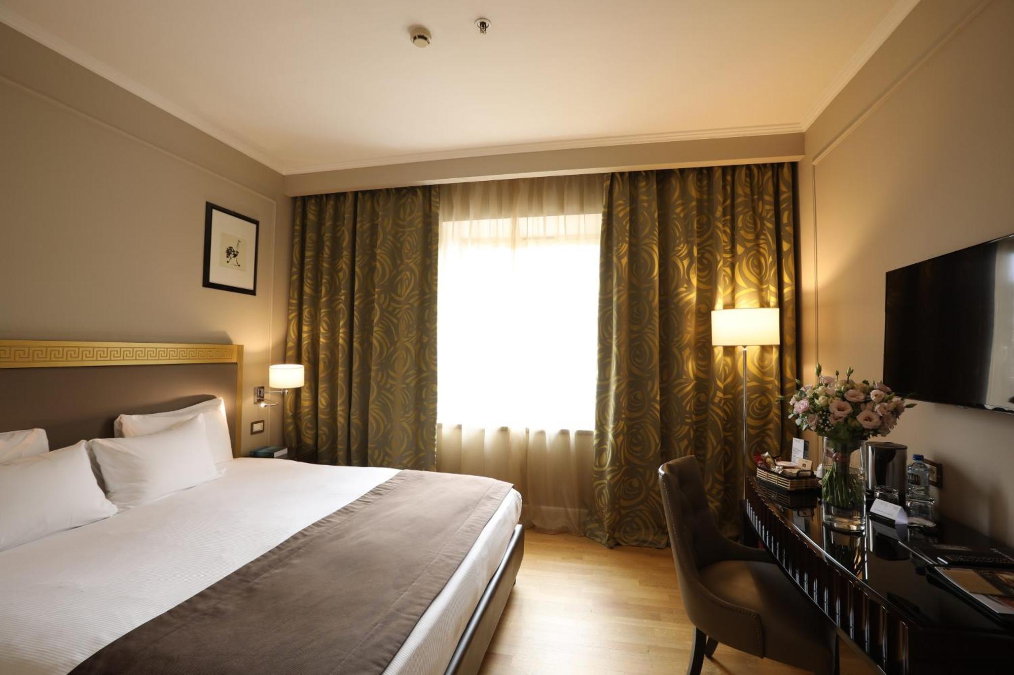 Grand Hotel Yerevan - Small Luxury Hotels Of The World Екстер'єр фото