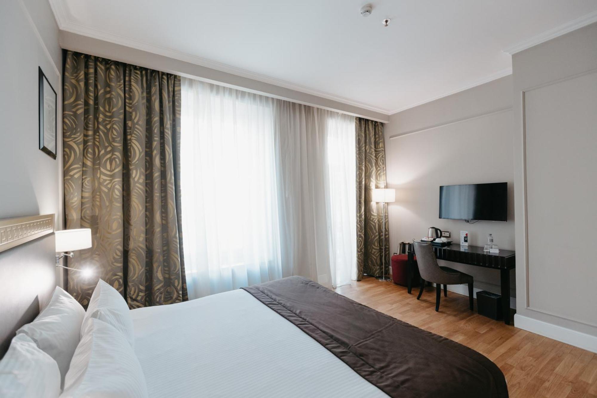Grand Hotel Yerevan - Small Luxury Hotels Of The World Екстер'єр фото