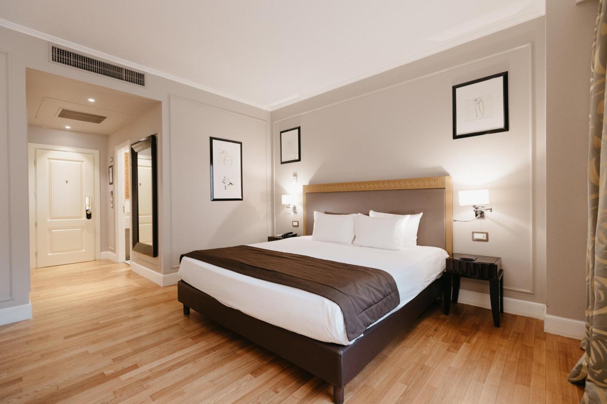 Grand Hotel Yerevan - Small Luxury Hotels Of The World Екстер'єр фото