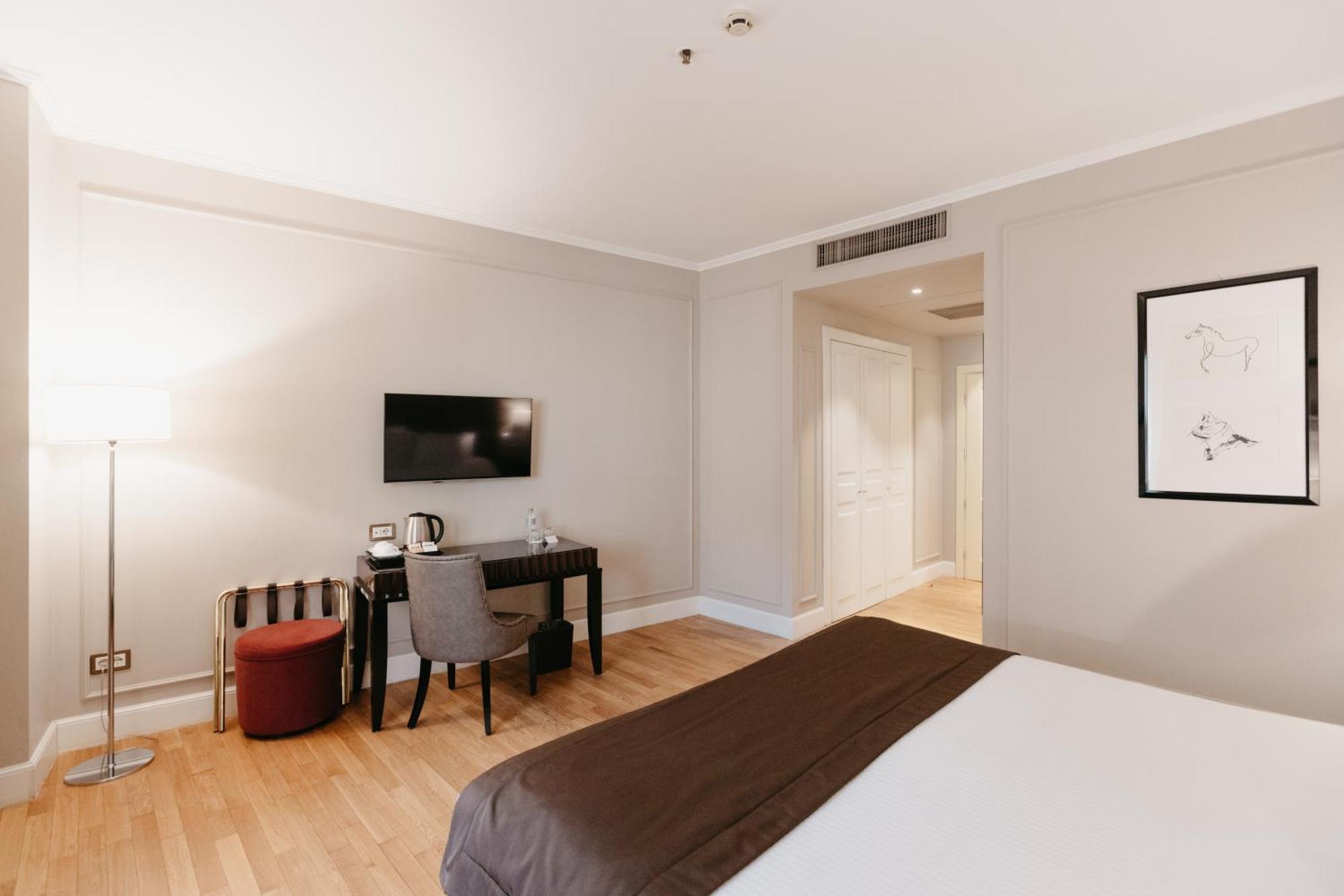 Grand Hotel Yerevan - Small Luxury Hotels Of The World Екстер'єр фото