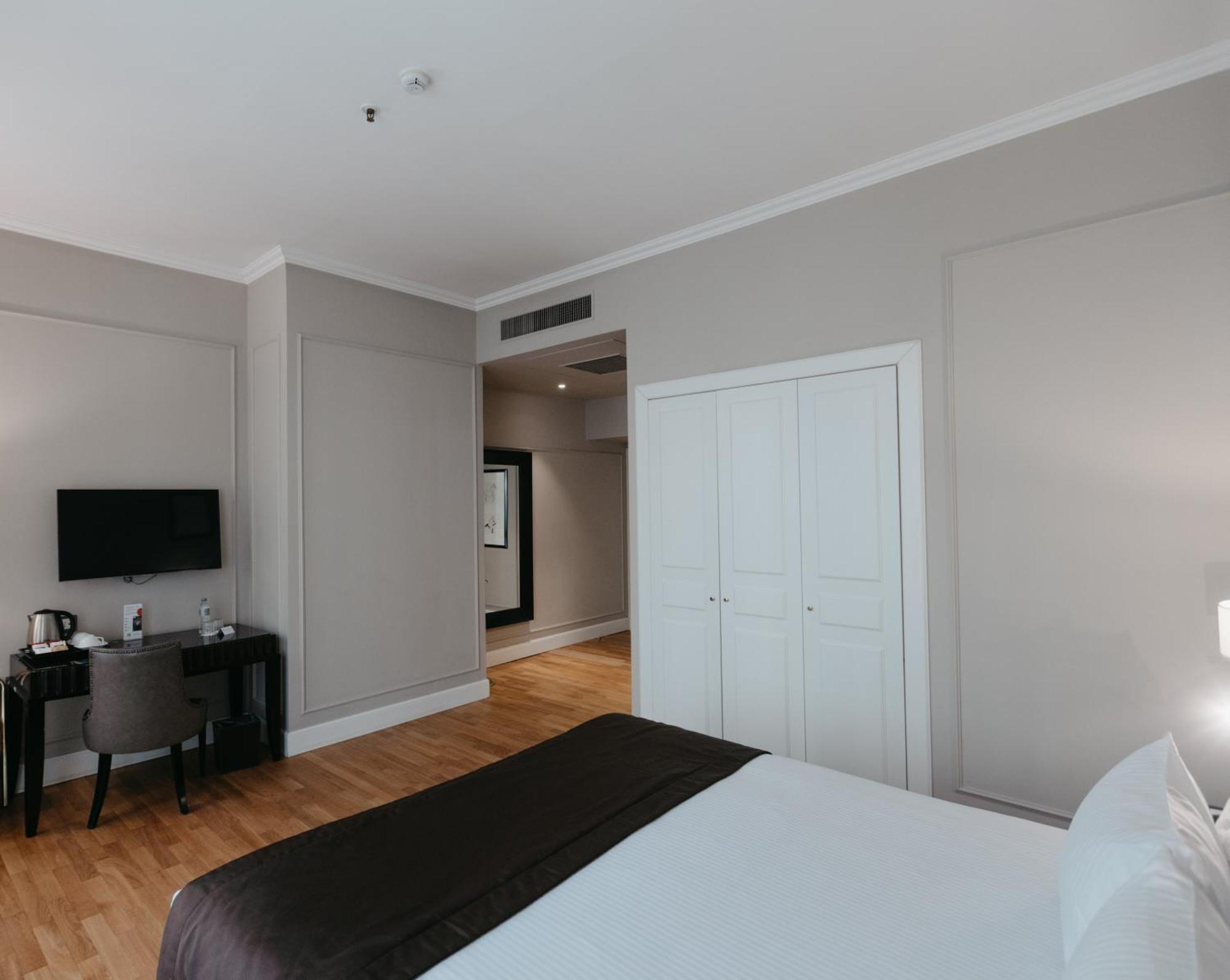 Grand Hotel Yerevan - Small Luxury Hotels Of The World Екстер'єр фото